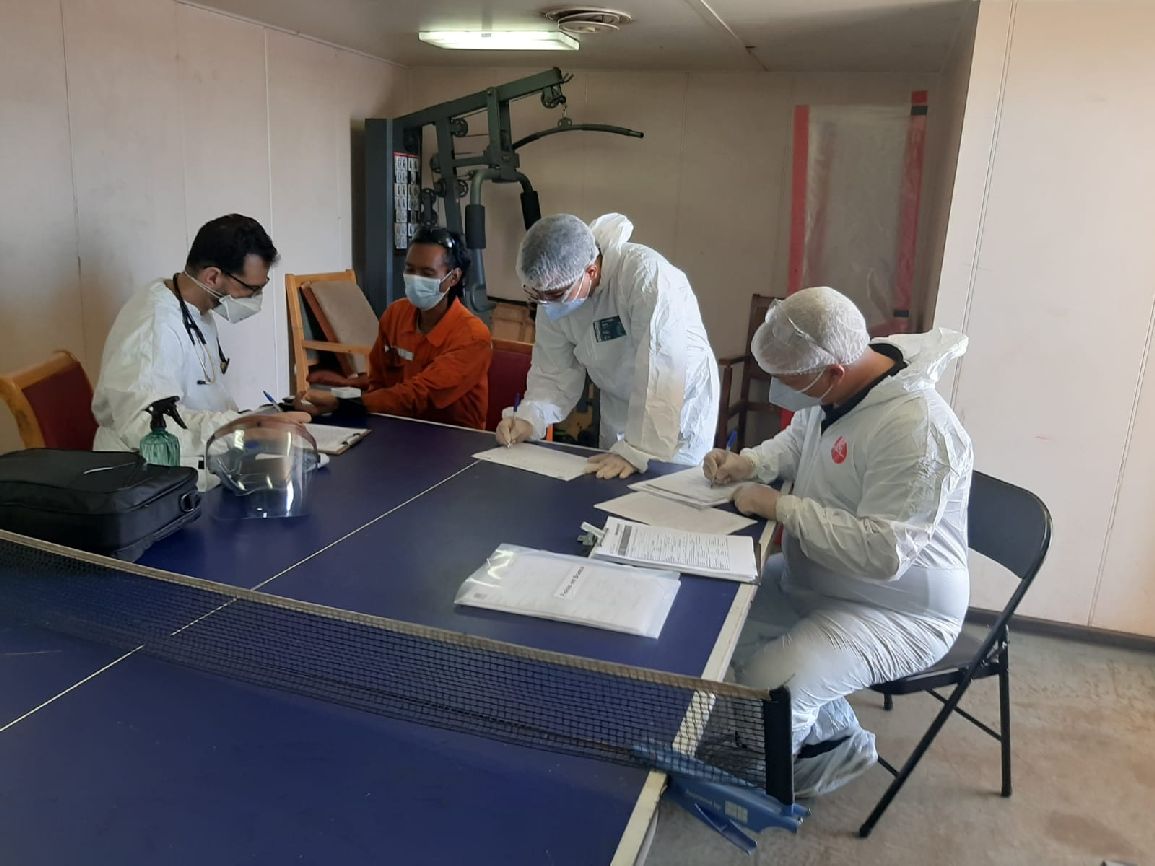 Testes rápido e RT-PCR foram realizados na tripulação.