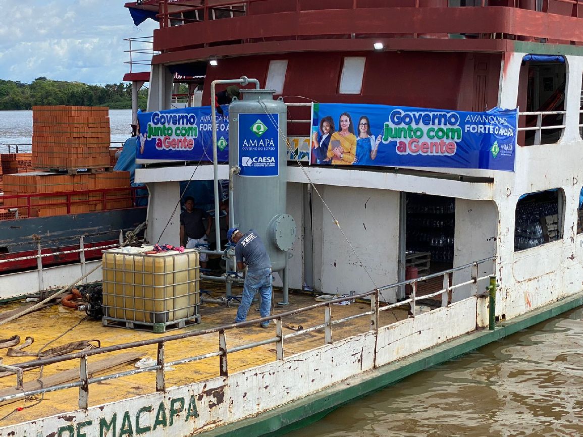 A estação compacta tem capacidade de produzir 10 mil litros de água potável por hora.