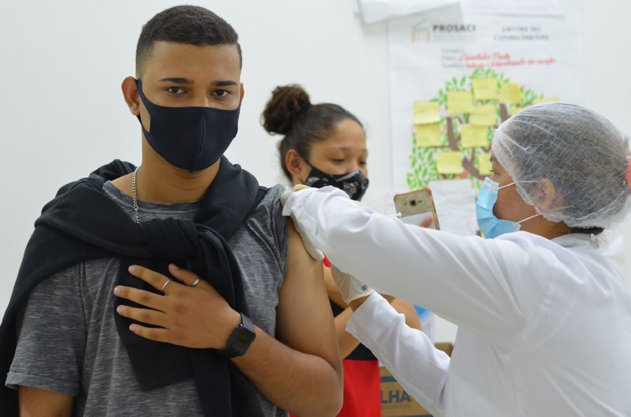 Dois dos cinco de pontos de vacinação coordenados pelo Estado serão exclusivos para atender adolescentes de 17 anos.