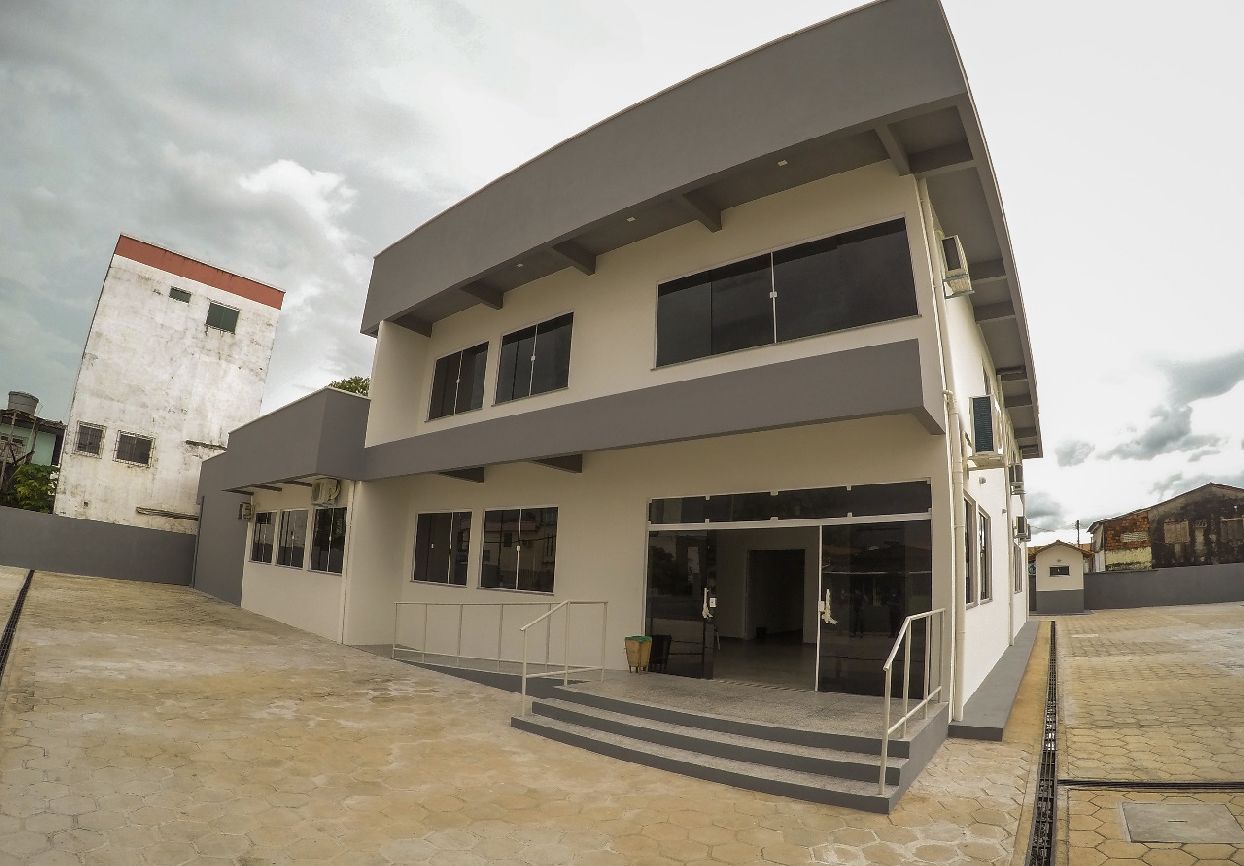 A estrutura está em fase de finalização com 1.008 m² e contempla dois pavimentos.