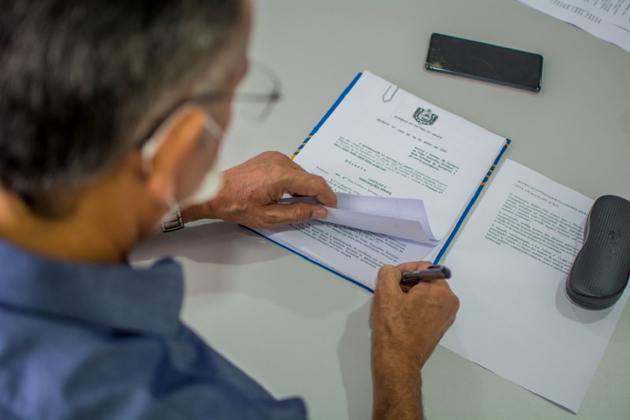 Governador Waldez Góes assinou decreto para melhoria na atuação da PGE.