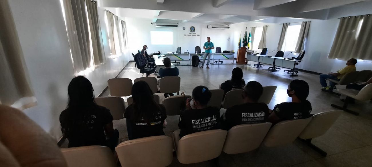 A capacitação para agentes da vigilância sanitária ocorre no município de Calçoene.