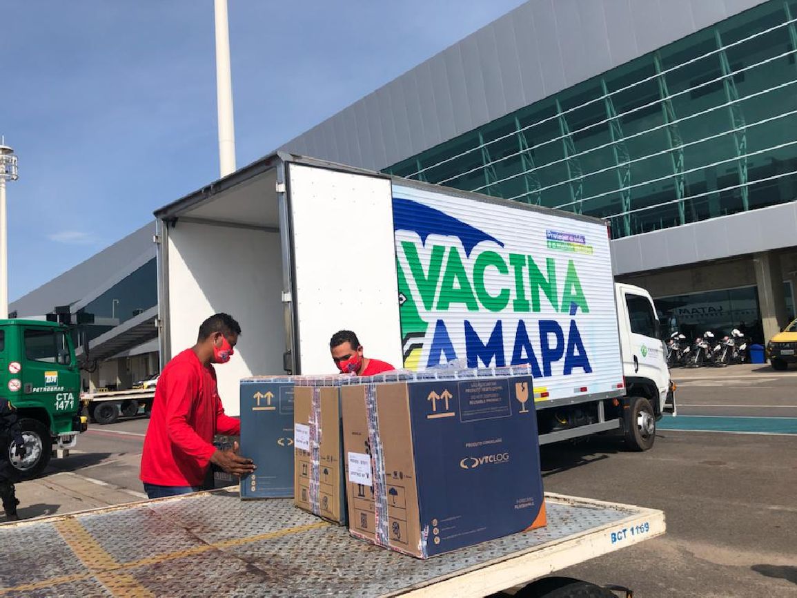 O Governo do Amapá já distribuiu 959.070 doses de vacinas contra a covid-19 para os 16 municípios.