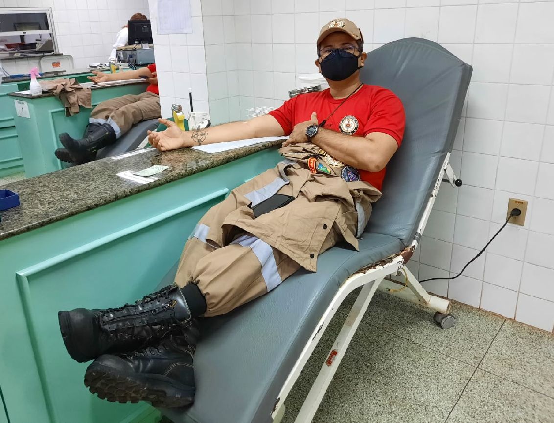 Cada bolsa de sangue ajuda a salvar a vida de até 4 pessoas.