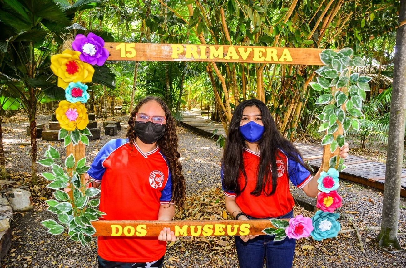 Estudantes participam da programação no Museu Sacaca, em Macapá.