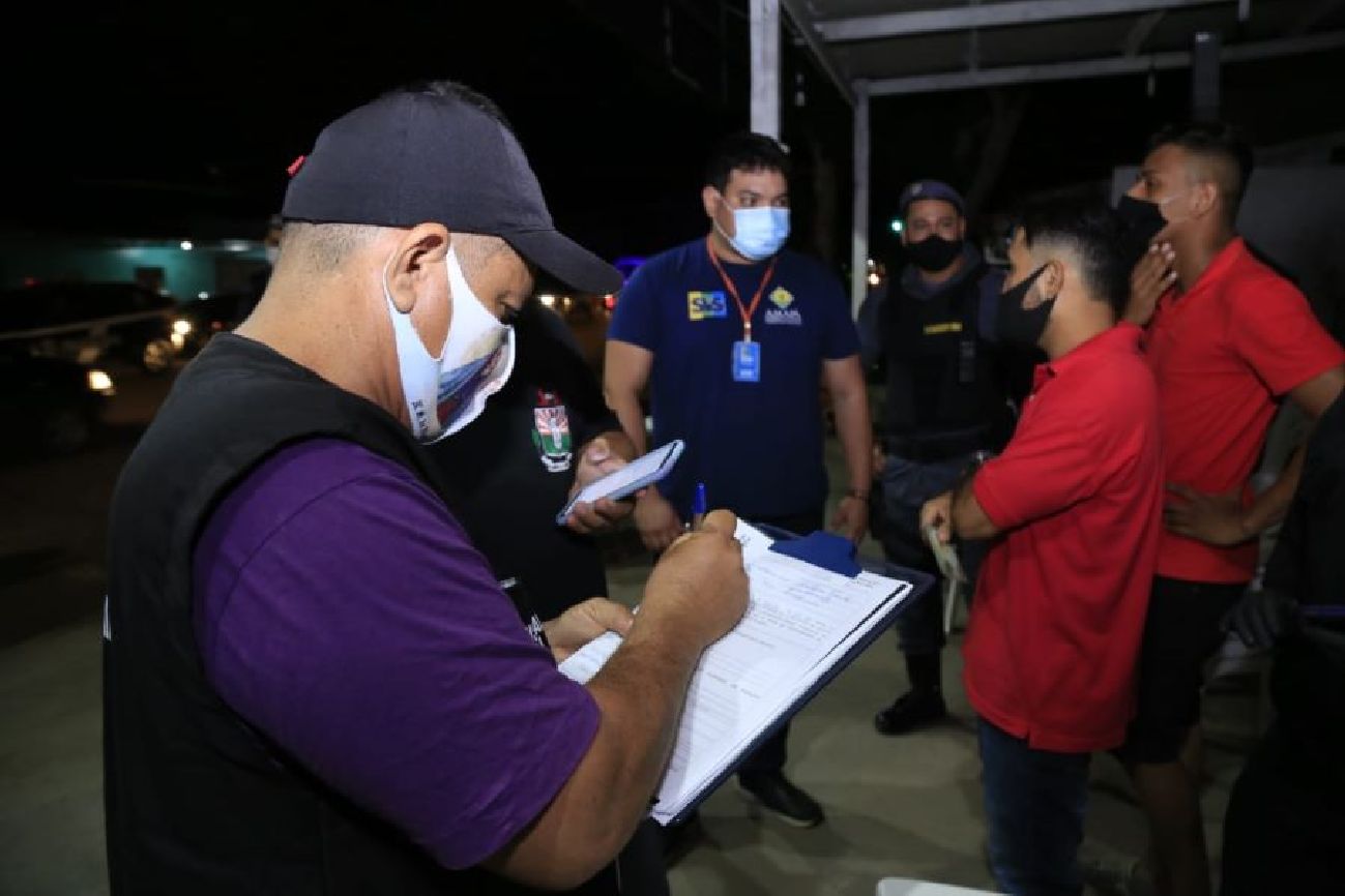 Servidor notifica estabelecimento em Macapá
