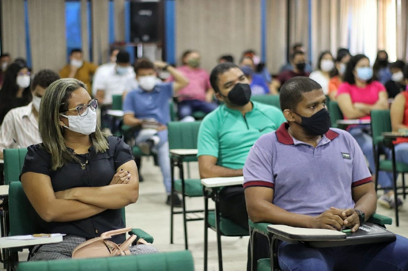 Na aula foram detalhadas a revista minuciosa e de ambiente, onde os participantes foram qualificados sobre a maneira mais eficiente e atualizada dos procedimentos.