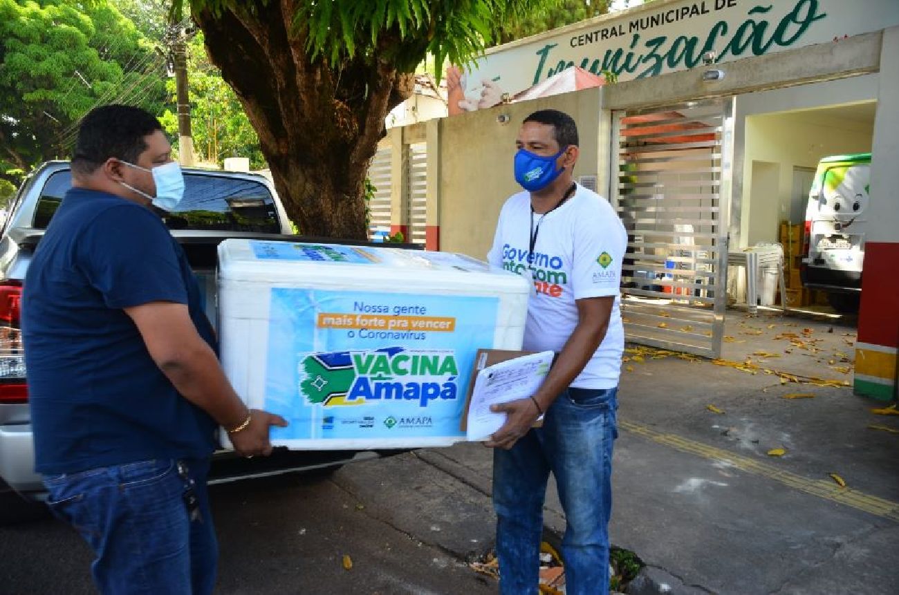 Vacinas chegam à Central Municipal de Imunização, em Macapá