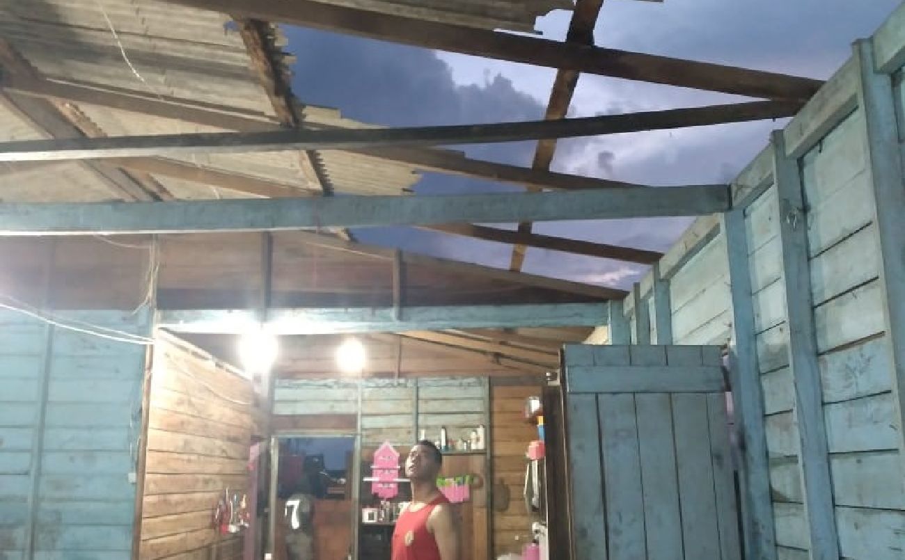 Houve danos, como destelhamento, em algumas casas na sede do município.