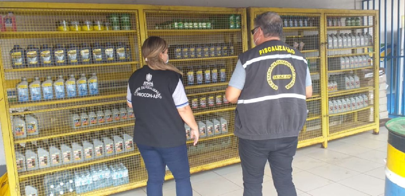 O Governo fiscaliza o cumprimento da medida para que os postos de combustíveis repassem a redução da carga tributária aos consumidores de óleo diesel.