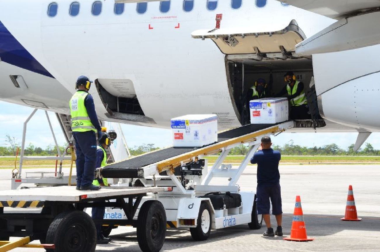 11.200 doses foram desembarcadas no aeroporto em Macapá
