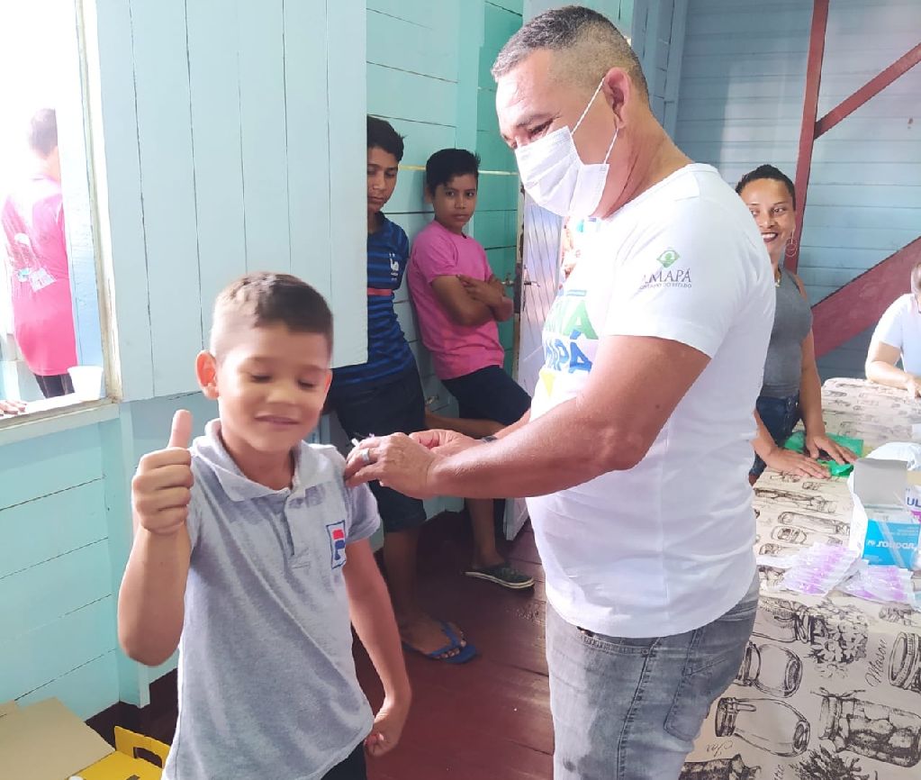 Vacinaçao e teste rápido foram realizados durante a ação.
