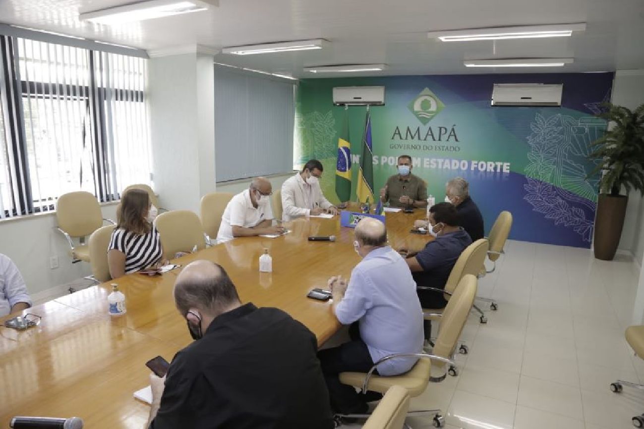 Governador Waldez em reunião com prefeitos