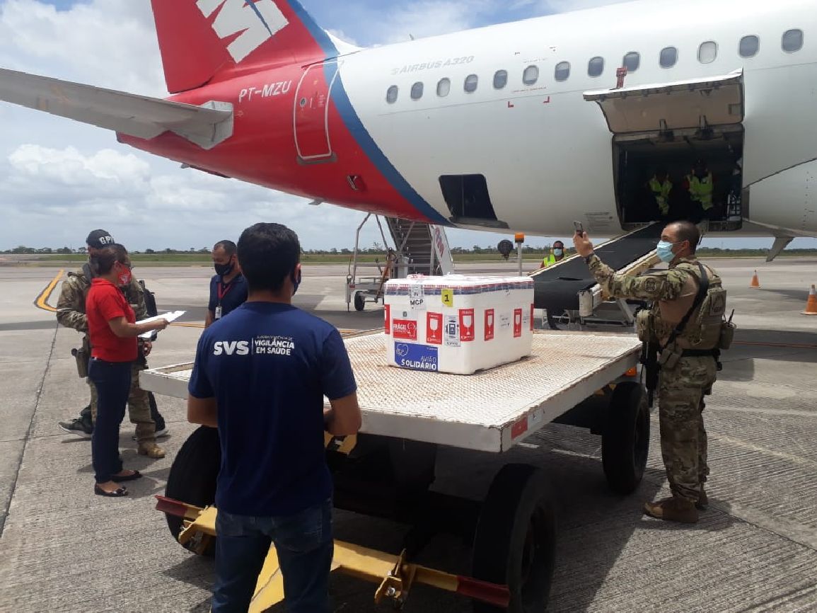 Vacinas chegaram no aeroporto de Macapá