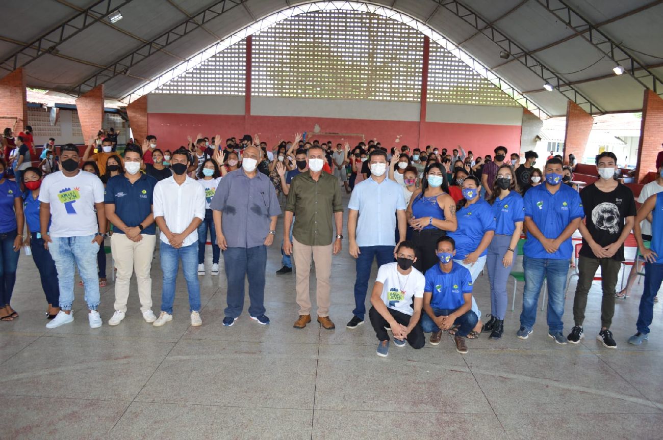 Encontro promoveu temas como mercado de trabalho, inclusão social da juventude e atividades do programa no município.