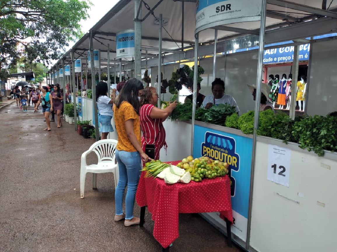Feira levou produtos regionais como hortaliças, artesanato, pescado, frutas e plantas a preços acessíveis para os moradores de Oiapoque