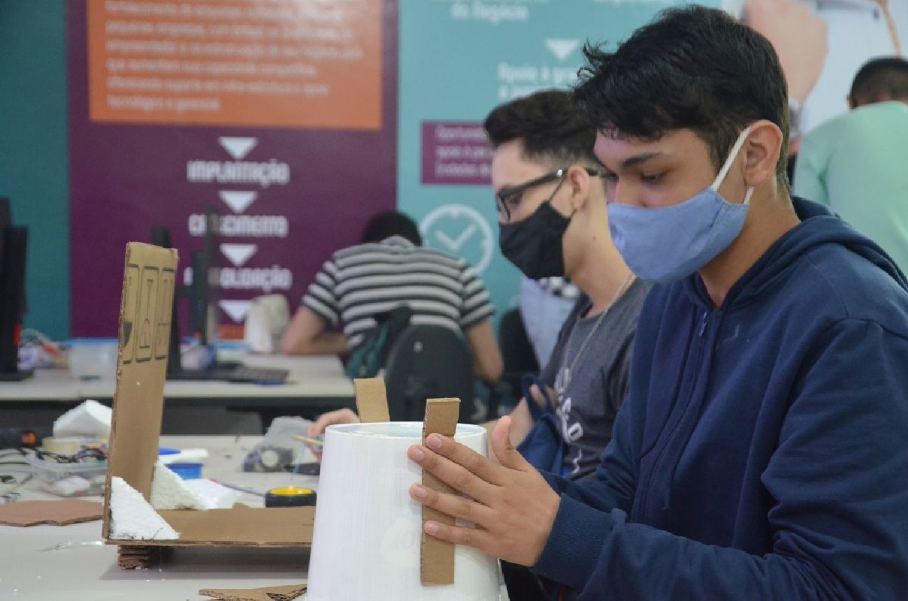 Programa de robótica já qualificou mais de 170 estudantes através do ensino da robótica.