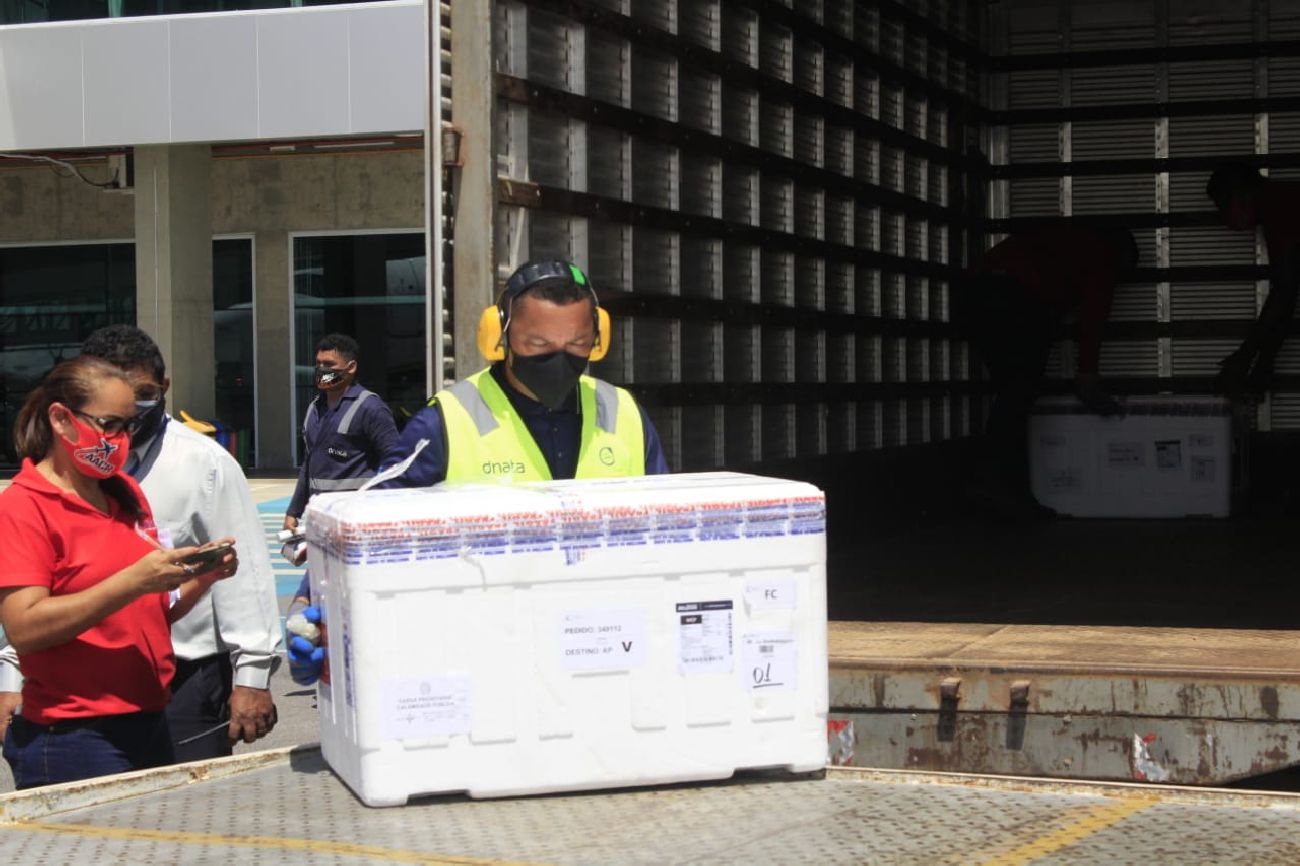 Vacinas chegaram no aeroporto de Macapá