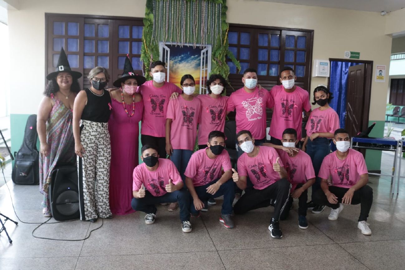 O evento contou com apresentações musicais e teatrais, limpeza de pele, oficinas de dança e maquiagem.