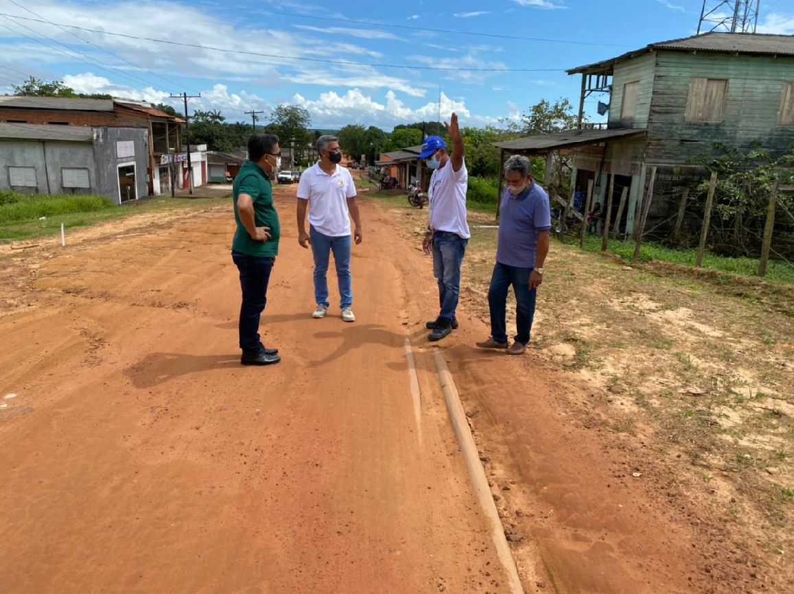 O serviço consiste em auxiliar a gestão municipal na pavimentação das vias, preservando as redes de água.