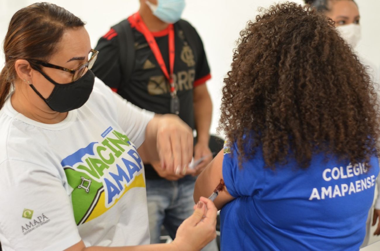 A vacinação ocorrerá em várias escolas estaduais.