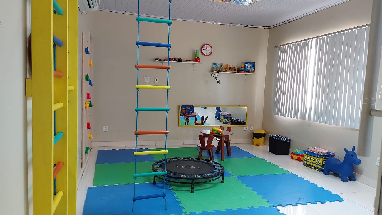 Com foco no conforto dos pacientes, o local foi adaptado com os equipamentos necessários para as terapias.