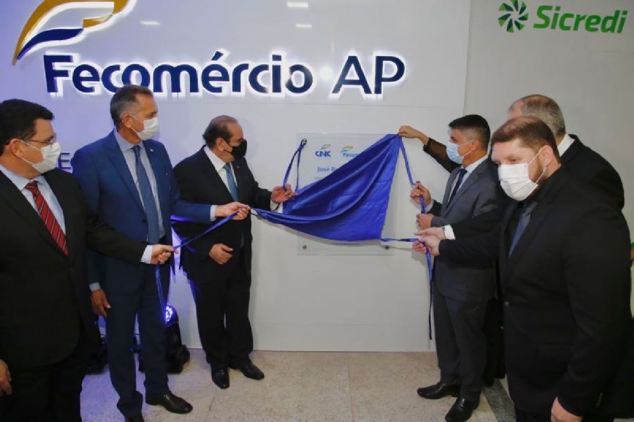Governador Waldez e empresários na inauguração da nova sede da Fecomércio