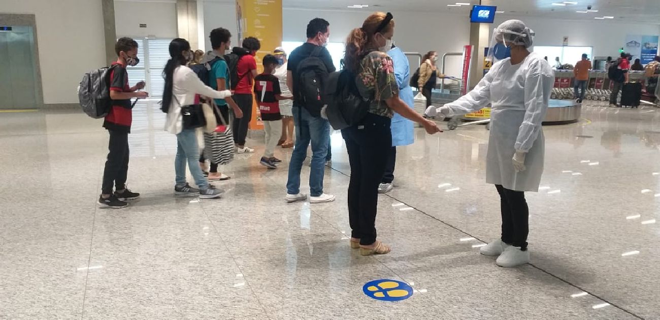 Triagem acontece todos os dias no aeroporto.