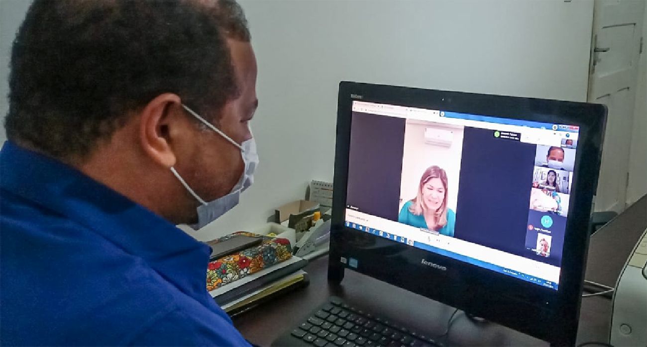 Secretário Joel Borges (Seafro) em reunião virtual com a deputada federal Aline Gurgel