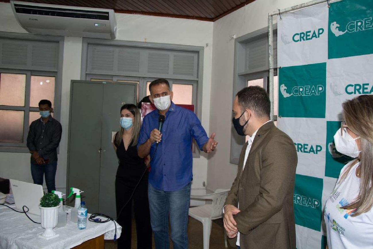 Dona de casa, Mara Luzia Almeida, cadastrou-se no Creap para receber o kit ostomizado.