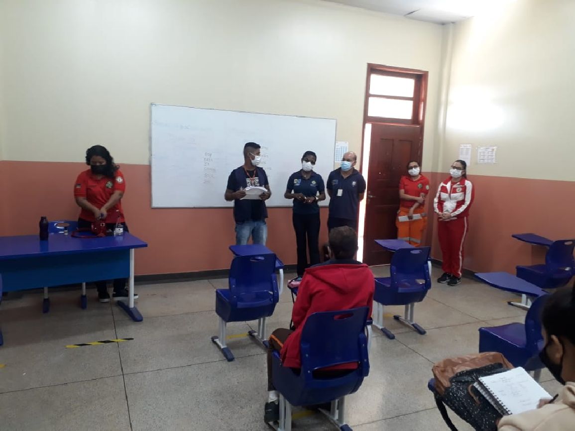 Agentes de saúde têm orientado as escolas para medidas de segurança sanitária