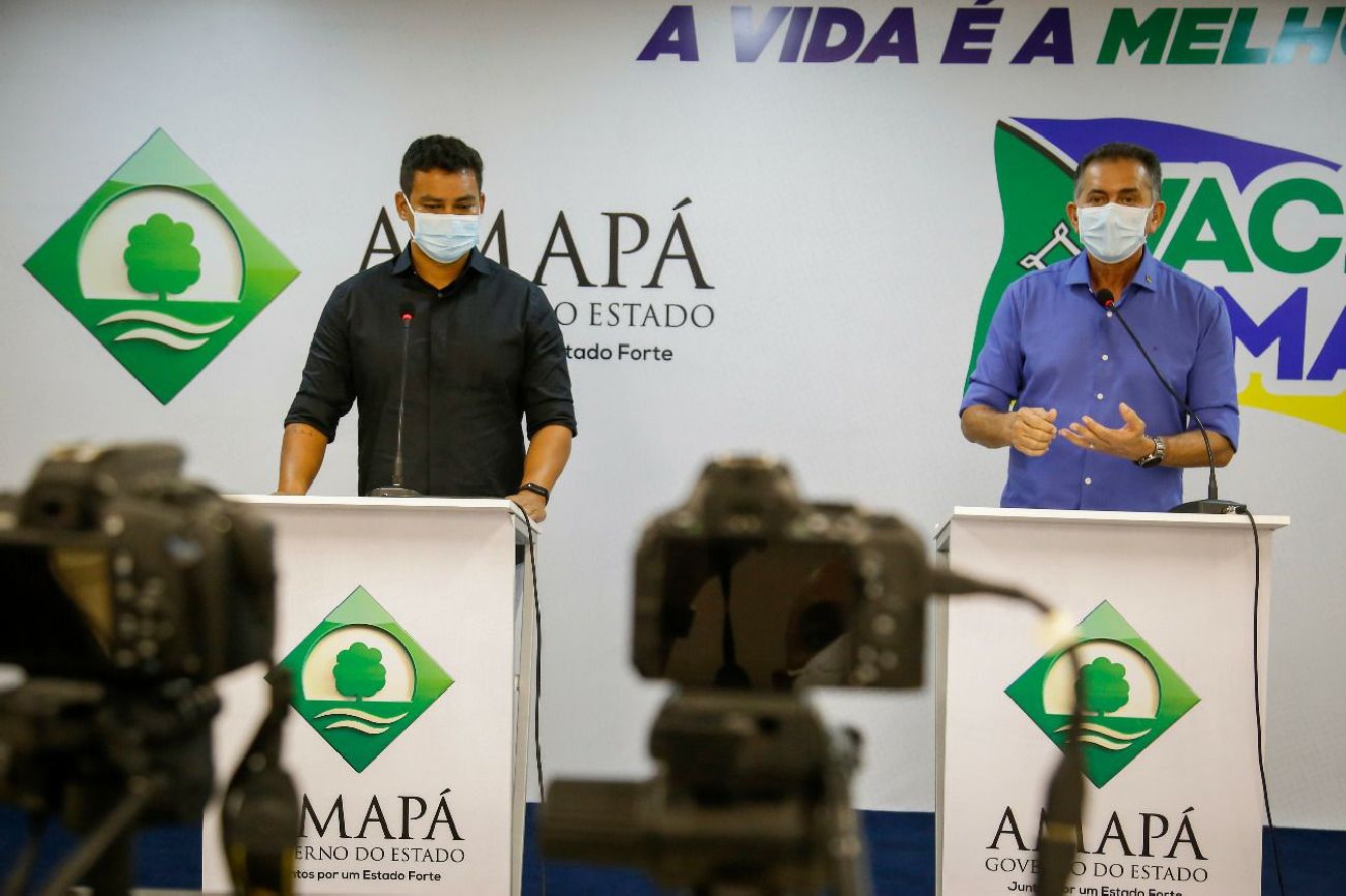 Governador Waldez e secretário Antônio Teles Júnior, durante live nesta segunda-feira, 26