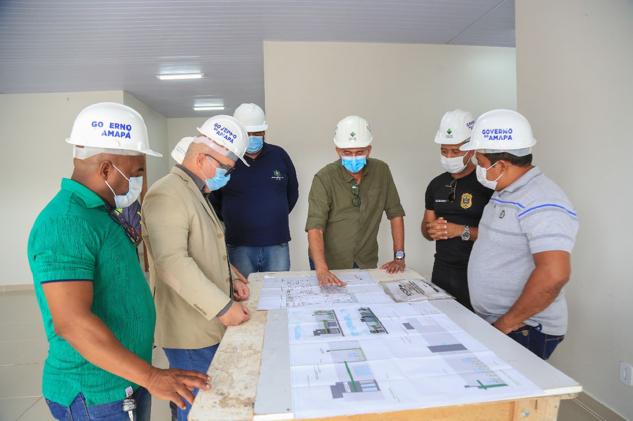 Governador visitou as obras da Delegacia de Mazagão junto a equipe de Governo e prefeito do município.
