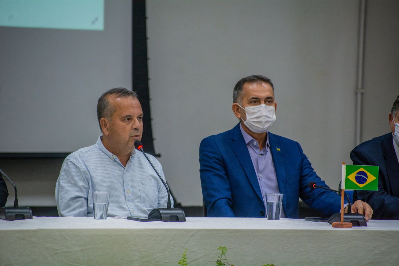 Governador Waldez destacou investimentos em infraestrutura e sucesso nas concessões de energia e saneamento durante abertura do fórum.