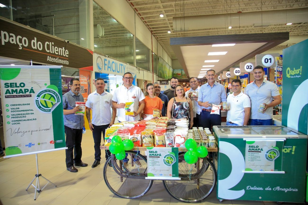 Waldez também conferiu as vitrines com produtos regionais expostos no supermercado Favorito.