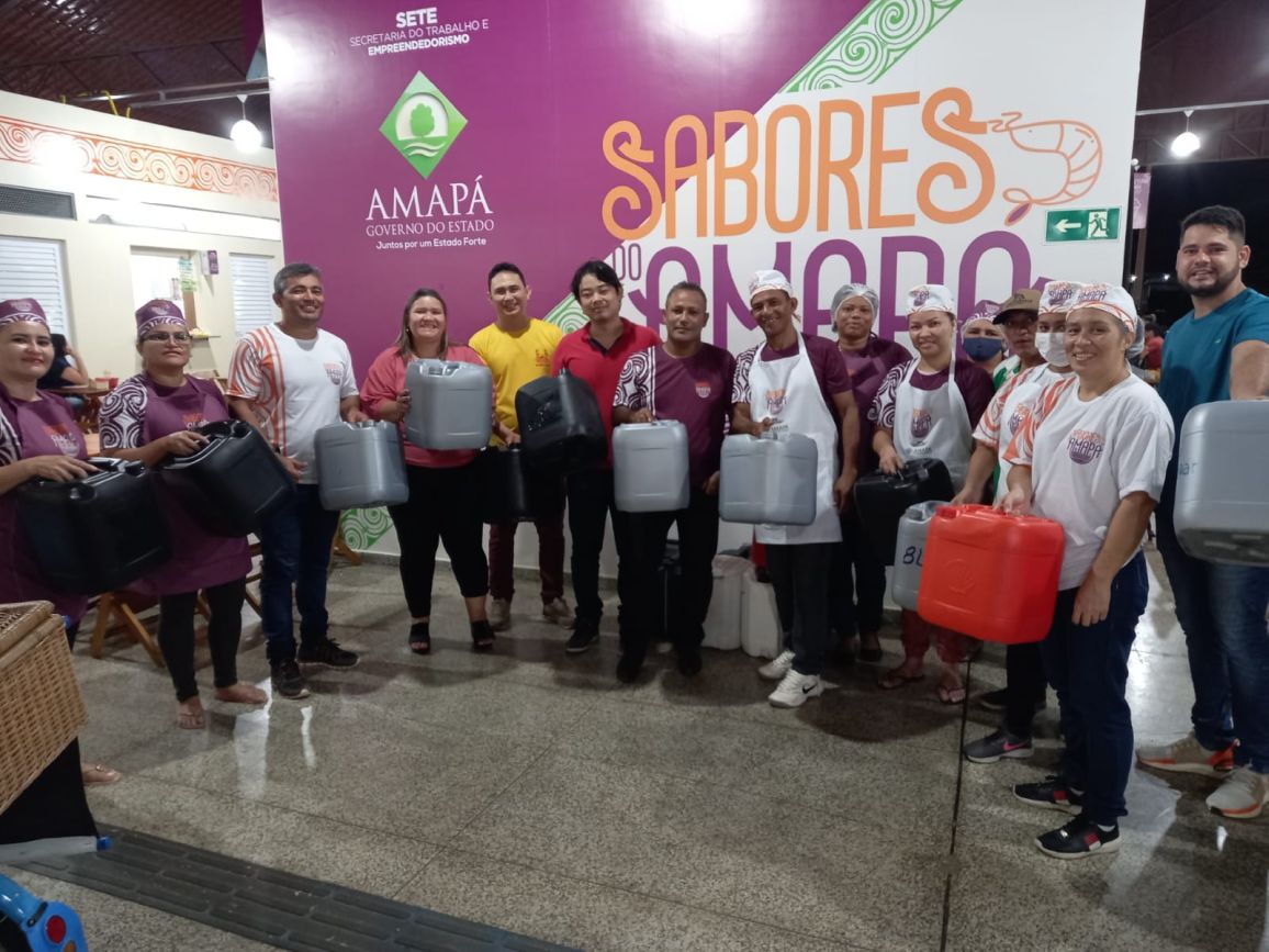 recipientes entregues pela Abrasel será utilizado na coleta do óleo usado pelos empreendedores do Sabores do Amapá