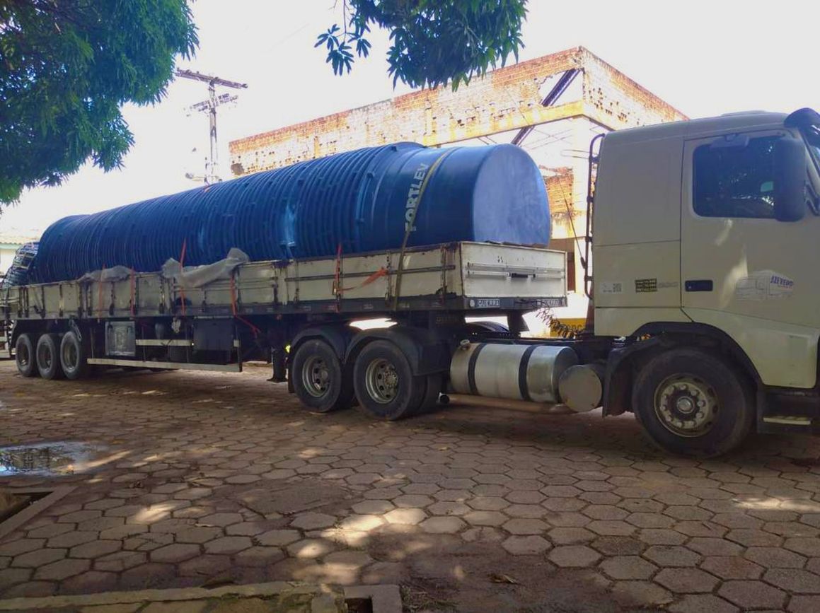 A Caesa forneceu as caixas e a Prefeitura produzirá as bases das caixas d\'água e as calhas de coleta que levarão a água das chuvas até as residências.