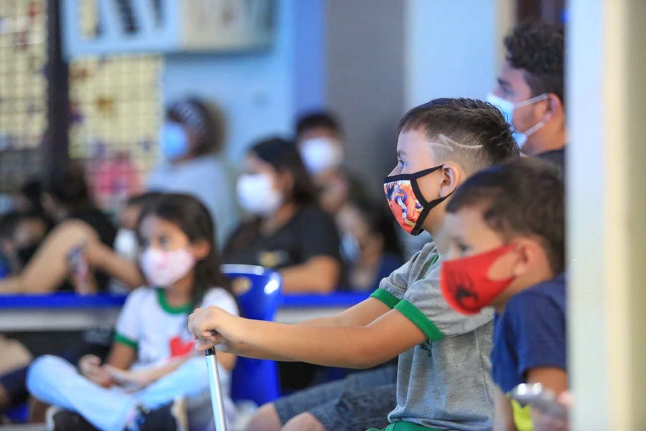 Solenidade de abertura do ano letivo é marcada por entrega de revitalizações e kits de proteção individual aos estudantes.