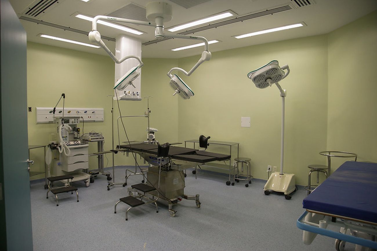 Centro cirúrgico está preparado para atender os casos de urgência e emergência da maternidade.