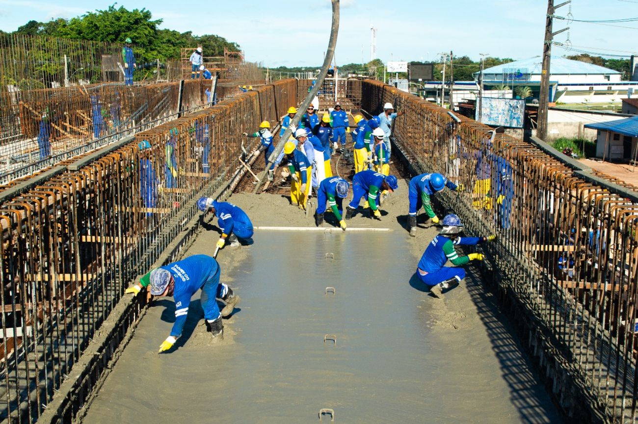 Ao todo, estão sendo utilizados cerca de 400kg de cimentos e mais de 70 toneladas de estrutura metálica.