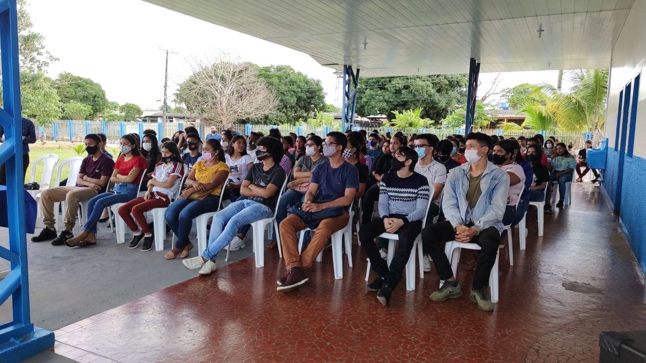 incialmente serão capacitados 50 bolsistas, que terão acesso ao laboratório especializado em energia solar para exercício das praticas de instalação e segurança no trabalho.
