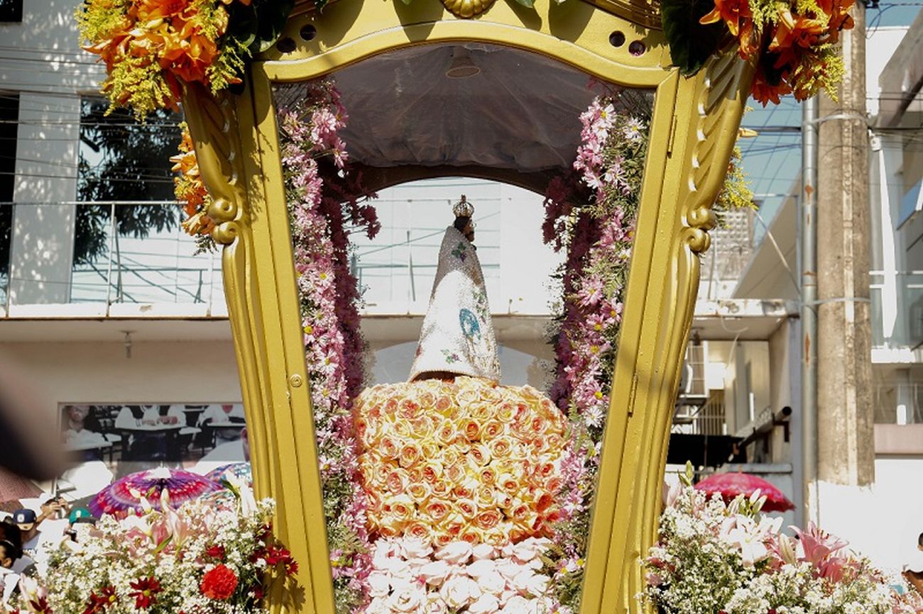 Fiéis acompanharam a imagem de Nossa Senhora de Nazaré por aproximadamente 4 km.