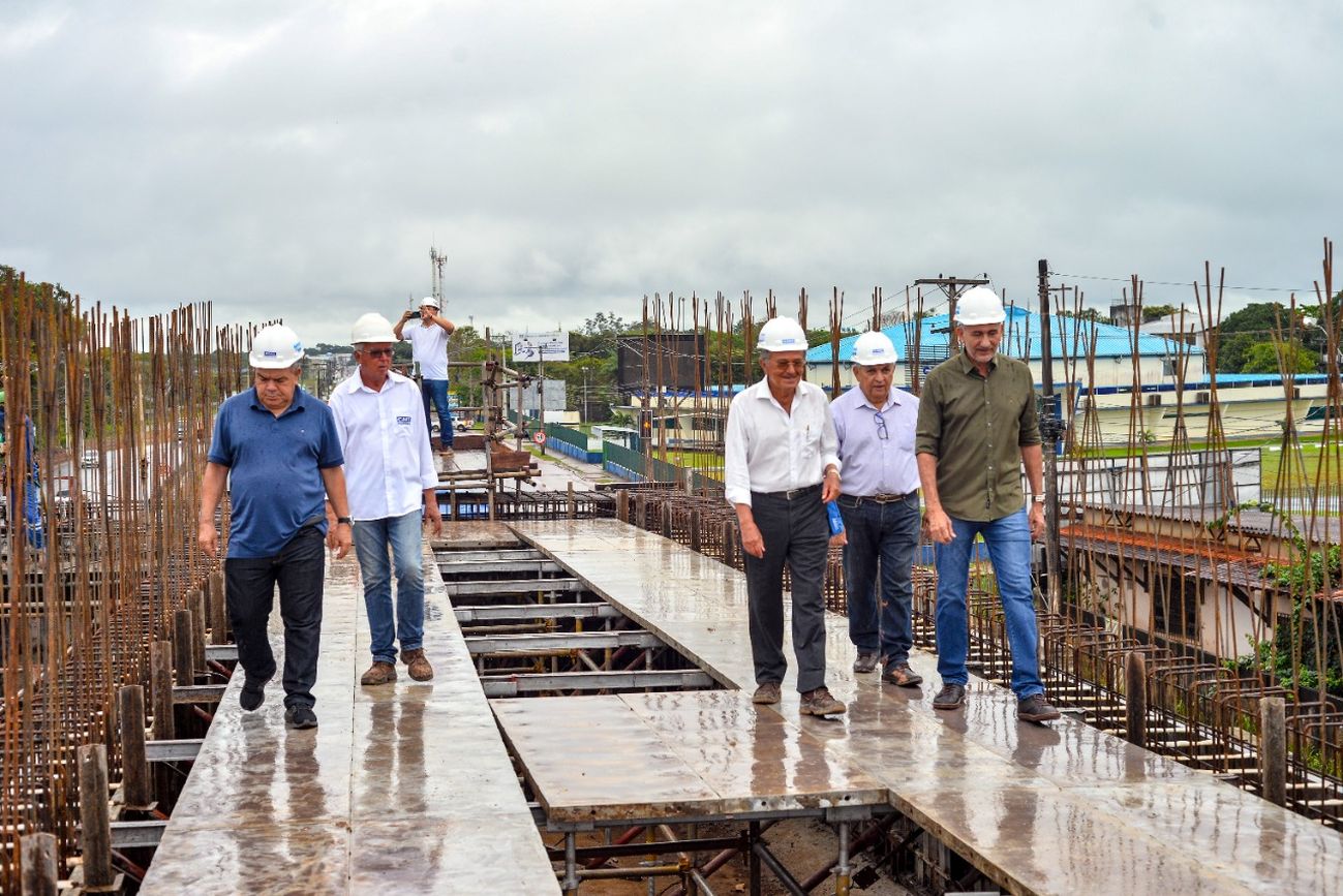 cronograma estabelecido pelo Governo está sendo cumprido rigorosamente