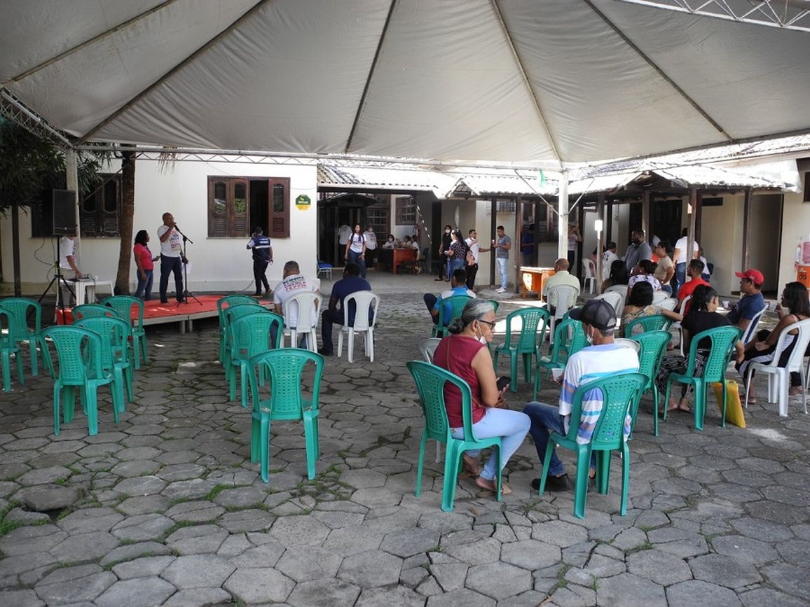 Foram oferecidos atendimentos de saúde e triagem para o programa “Mais Visão”.