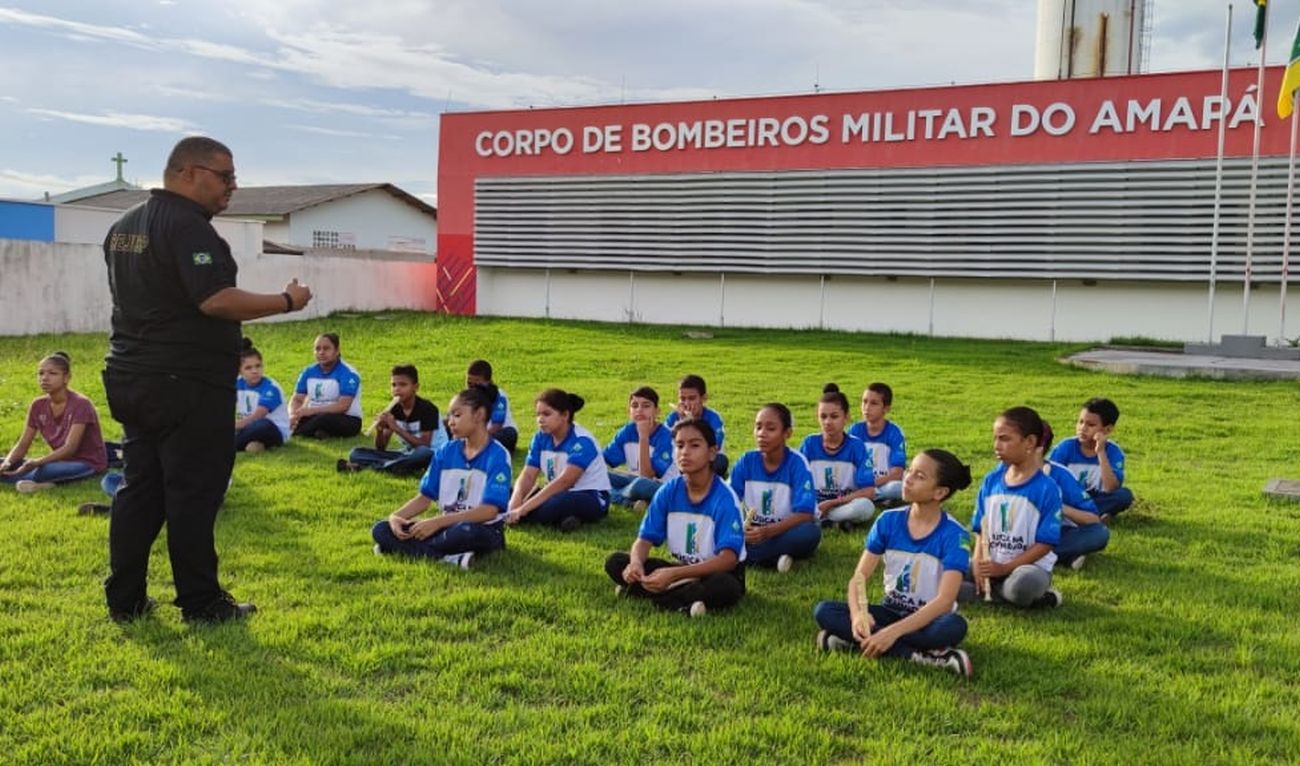 Participantes do projeto formarão a banda de música do quartel no habitacional.