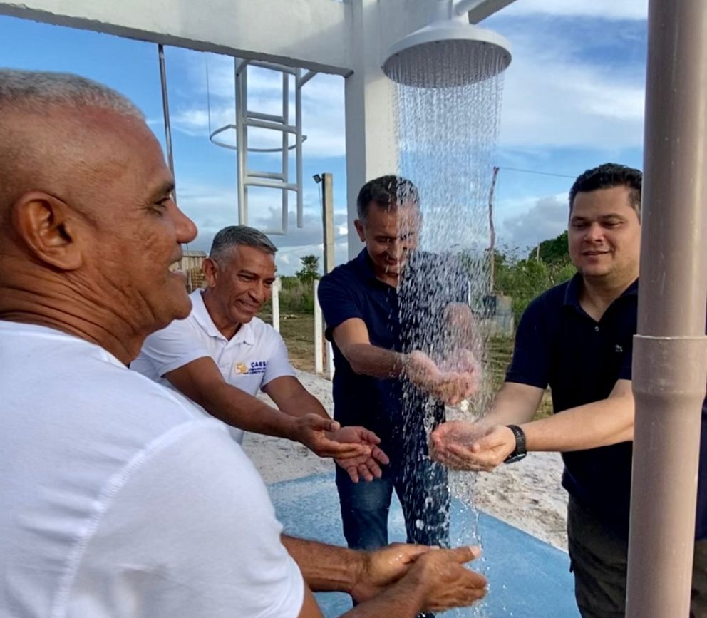 Além do sistema de água, a comunidade foi beneficiada com o asfaltamento de seu ramal.