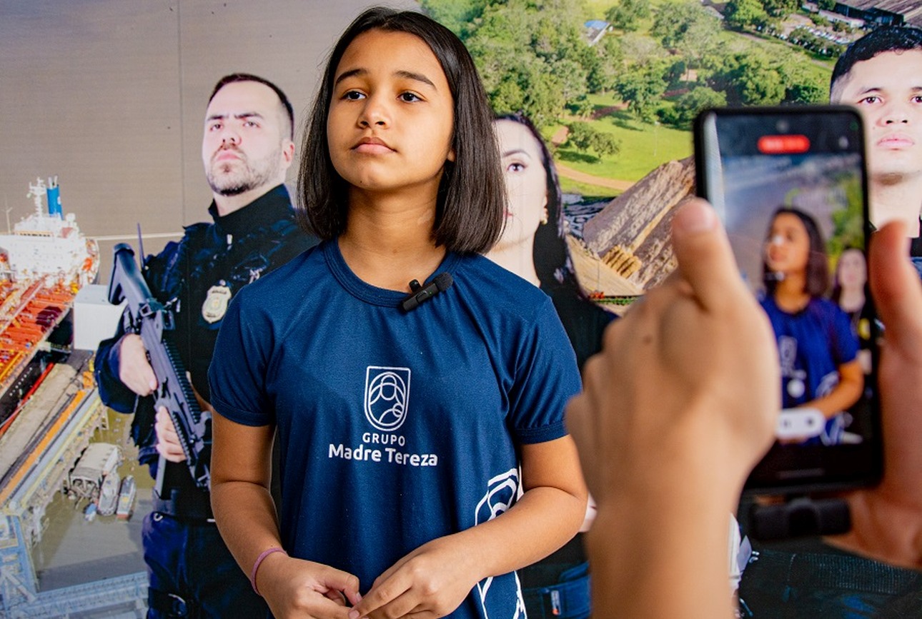 Maria Vitória, do Colégio Madre Tereza, durante participação no evento