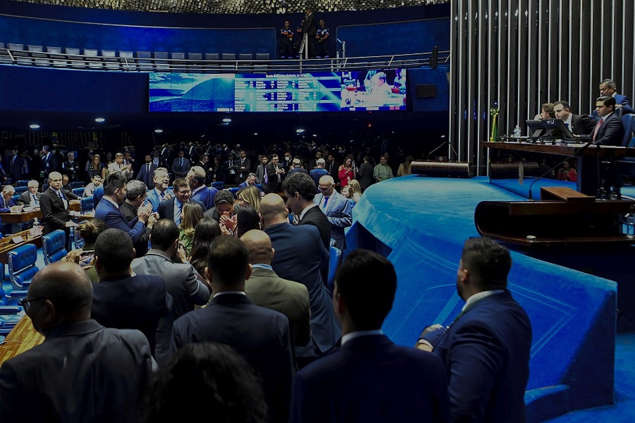 Senadores votaram em dois turnos e aprovaram a proposta por unanimidade