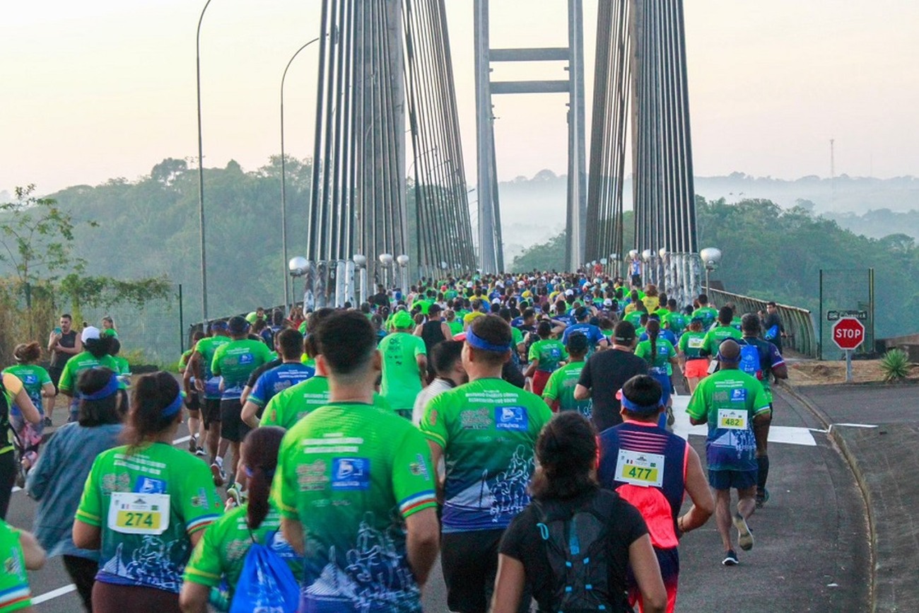 Atletas passaram pela Ponte Binacional em percursos de 6 KM e de 21 KM
