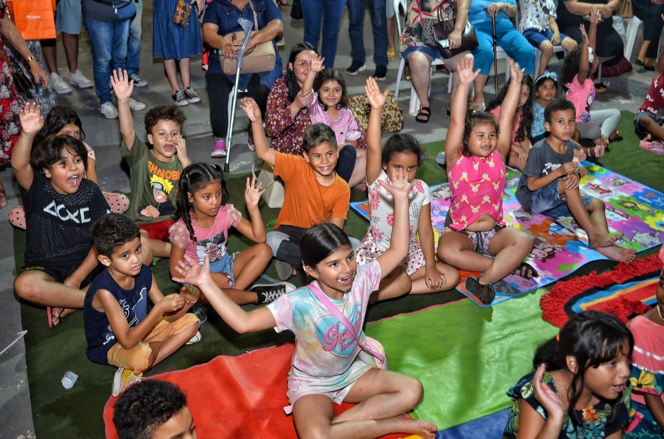 Programação atraiu o público infantil com contação de histórias e peça teatral